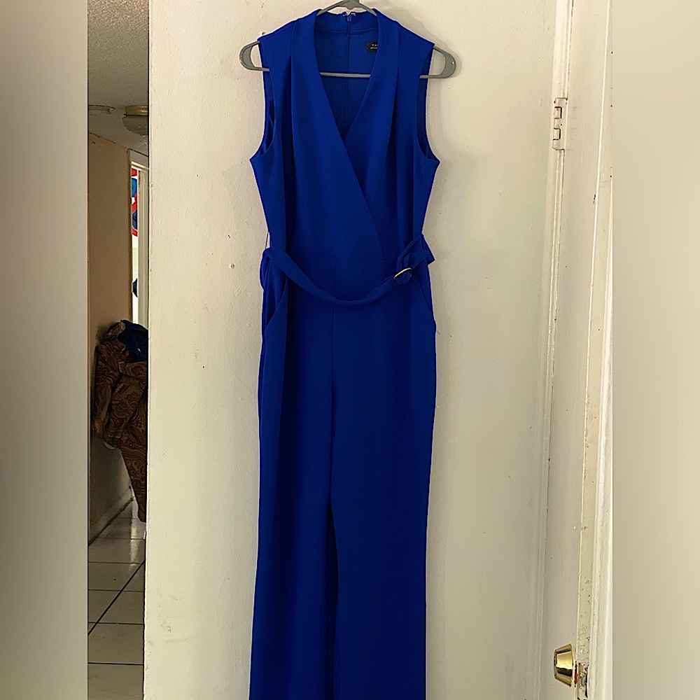 TAHARI JUMPSUIT 🌎